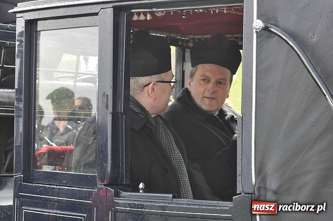 Zdjęcie w galerii na portalu naszraciborz.pl: Biskup, starosta i prezydent na procesji w Sudole wiadomości z regionu