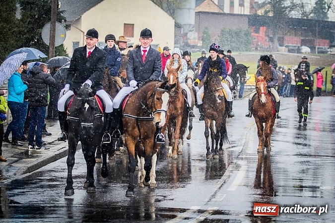 Zdjęcie w galerii na portalu naszraciborz.pl: Biskup, starosta i prezydent na procesji w Sudole wiadomości z regionu