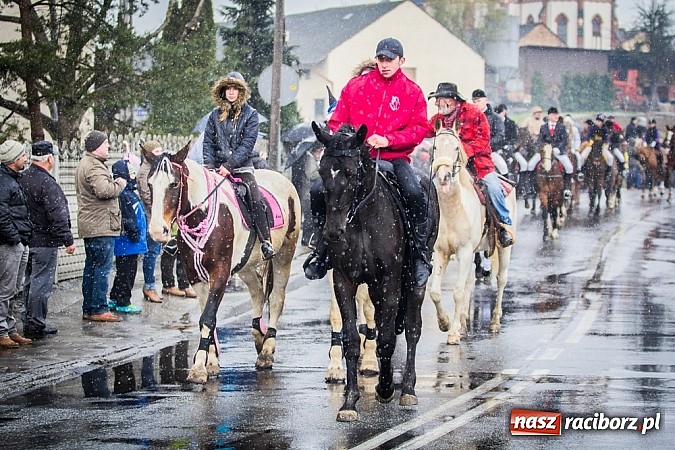 Zdjęcie w galerii na portalu naszraciborz.pl: Biskup, starosta i prezydent na procesji w Sudole wiadomości z regionu