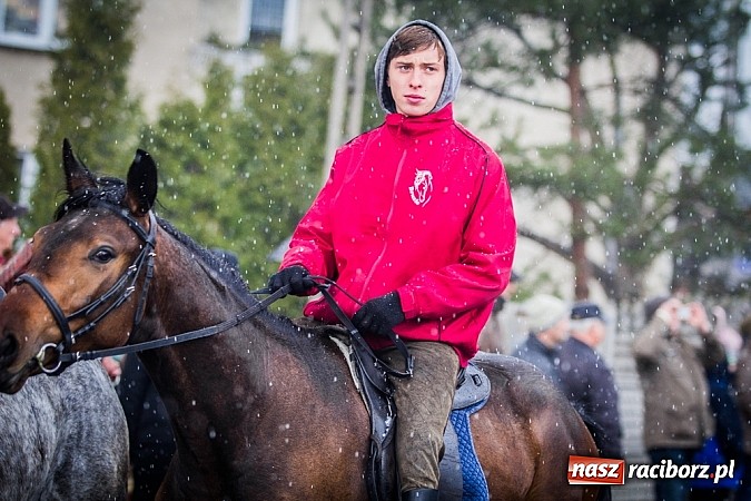 Zdjęcie w galerii na portalu naszraciborz.pl: Biskup, starosta i prezydent na procesji w Sudole wiadomości z regionu