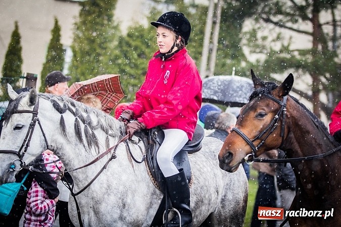 Zdjęcie w galerii na portalu naszraciborz.pl: Biskup, starosta i prezydent na procesji w Sudole wiadomości z regionu