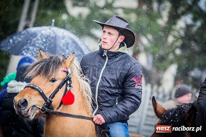 Zdjęcie w galerii na portalu naszraciborz.pl: Biskup, starosta i prezydent na procesji w Sudole wiadomości z regionu