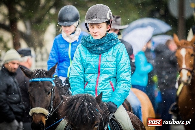 Zdjęcie w galerii na portalu naszraciborz.pl: Biskup, starosta i prezydent na procesji w Sudole wiadomości z regionu
