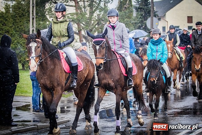 Zdjęcie w galerii na portalu naszraciborz.pl: Biskup, starosta i prezydent na procesji w Sudole wiadomości z regionu
