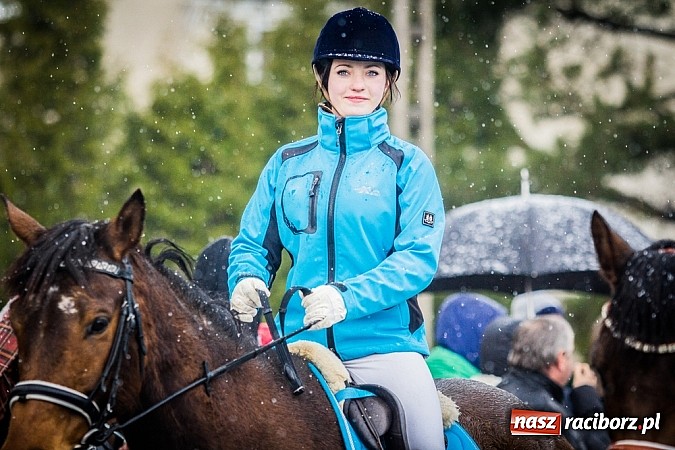 Zdjęcie w galerii na portalu naszraciborz.pl: Biskup, starosta i prezydent na procesji w Sudole wiadomości z regionu