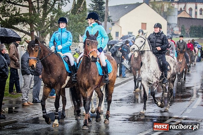 Zdjęcie w galerii na portalu naszraciborz.pl: Biskup, starosta i prezydent na procesji w Sudole wiadomości z regionu
