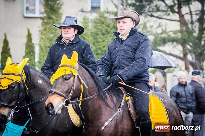 Zdjęcie w galerii na portalu naszraciborz.pl: Biskup, starosta i prezydent na procesji w Sudole wiadomości z regionu