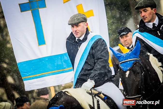 Zdjęcie w galerii na portalu naszraciborz.pl: Biskup, starosta i prezydent na procesji w Sudole wiadomości z regionu