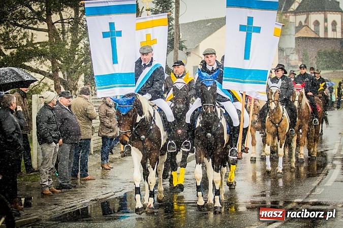 Zdjęcie w galerii na portalu naszraciborz.pl: Biskup, starosta i prezydent na procesji w Sudole wiadomości z regionu