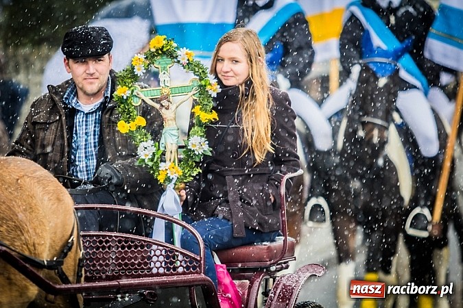 Zdjęcie w galerii na portalu naszraciborz.pl: Biskup, starosta i prezydent na procesji w Sudole wiadomości z regionu