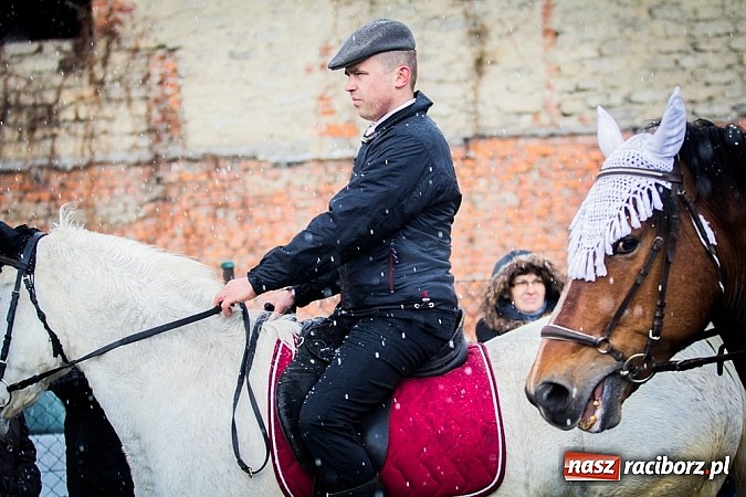 Zdjęcie w galerii na portalu naszraciborz.pl: Biskup, starosta i prezydent na procesji w Sudole wiadomości z regionu