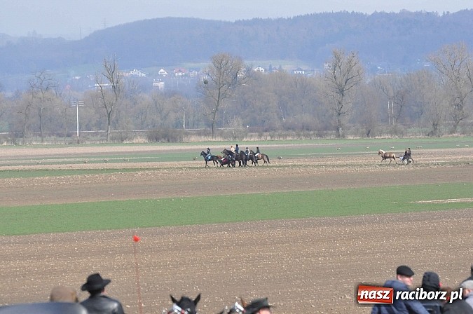 Zdjęcie w galerii na portalu naszraciborz.pl: Biskup, starosta i prezydent na procesji w Sudole wiadomości z regionu