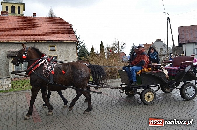 Zdjęcie w galerii na portalu naszraciborz.pl: Z okolicznych miejscowości na procesji w Zawadzie Ks. wiadomości z regionu