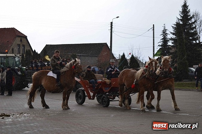 Zdjęcie w galerii na portalu naszraciborz.pl: Z okolicznych miejscowości na procesji w Zawadzie Ks. wiadomości z regionu