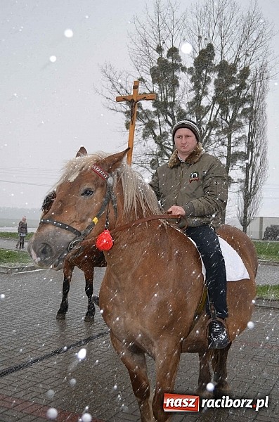 Zdjęcie w galerii na portalu naszraciborz.pl: Z okolicznych miejscowości na procesji w Zawadzie Ks. wiadomości z regionu