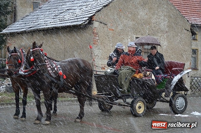 Zdjęcie w galerii na portalu naszraciborz.pl: Z okolicznych miejscowości na procesji w Zawadzie Ks. wiadomości z regionu