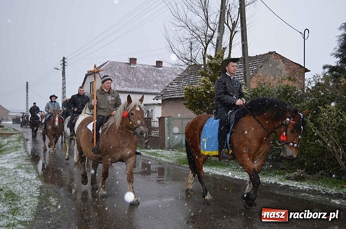 Zdjęcie w galerii na portalu naszraciborz.pl: Z okolicznych miejscowości na procesji w Zawadzie Ks. wiadomości z regionu