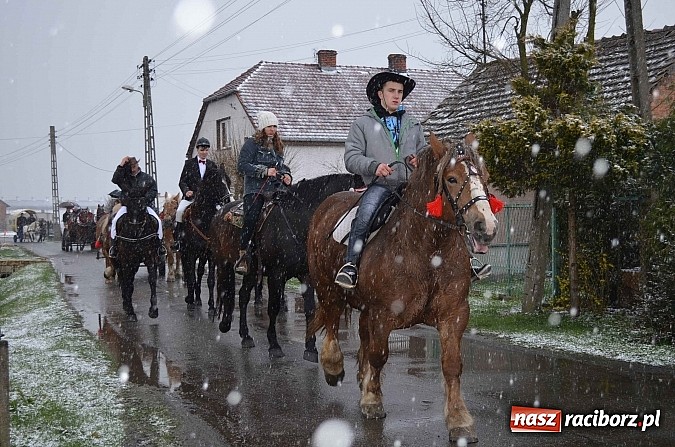 Zdjęcie w galerii na portalu naszraciborz.pl: Z okolicznych miejscowości na procesji w Zawadzie Ks. wiadomości z regionu