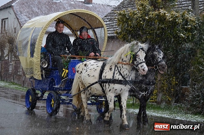 Zdjęcie w galerii na portalu naszraciborz.pl: Z okolicznych miejscowości na procesji w Zawadzie Ks. wiadomości z regionu