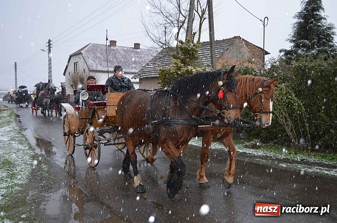 Zdjęcie w galerii na portalu naszraciborz.pl: Z okolicznych miejscowości na procesji w Zawadzie Ks. wiadomości z regionu