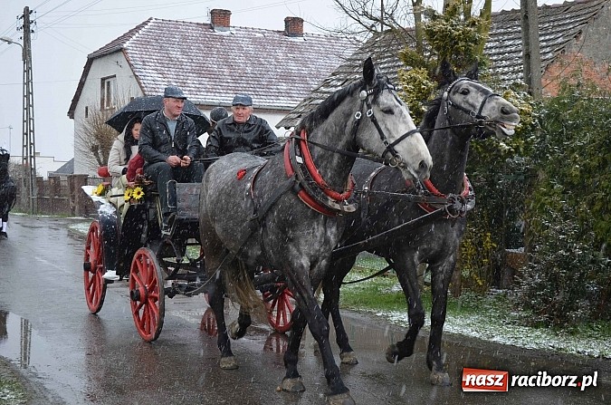 Zdjęcie w galerii na portalu naszraciborz.pl: Z okolicznych miejscowości na procesji w Zawadzie Ks. wiadomości z regionu