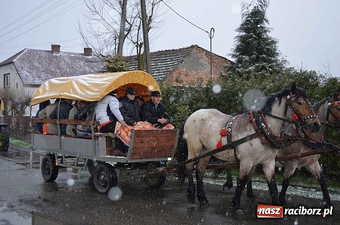 Zdjęcie w galerii na portalu naszraciborz.pl: Z okolicznych miejscowości na procesji w Zawadzie Ks. wiadomości z regionu