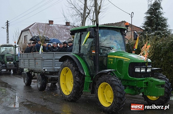 Zdjęcie w galerii na portalu naszraciborz.pl: Z okolicznych miejscowości na procesji w Zawadzie Ks. wiadomości z regionu