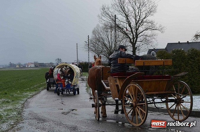 Zdjęcie w galerii na portalu naszraciborz.pl: Z okolicznych miejscowości na procesji w Zawadzie Ks. wiadomości z regionu