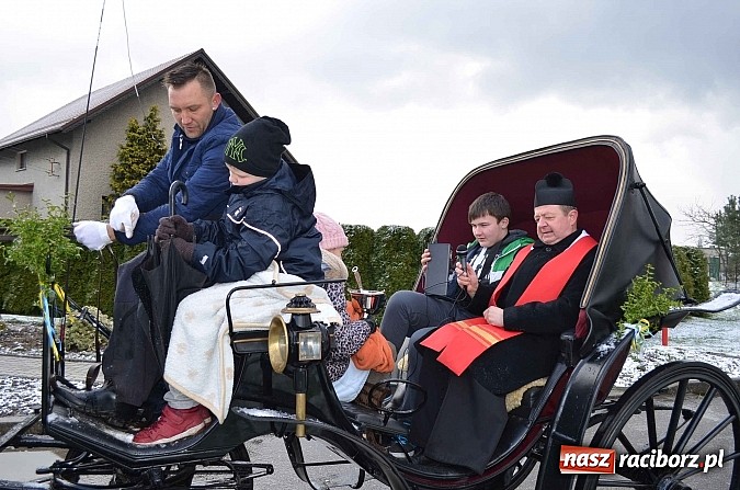 Zdjęcie w galerii na portalu naszraciborz.pl: Z okolicznych miejscowości na procesji w Zawadzie Ks. wiadomości z regionu