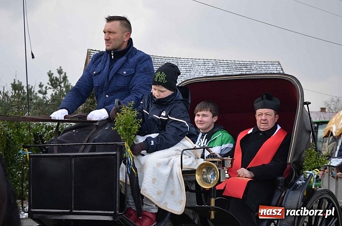 Zdjęcie w galerii na portalu naszraciborz.pl: Z okolicznych miejscowości na procesji w Zawadzie Ks. wiadomości z regionu