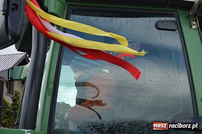 Zdjęcie w galerii na portalu naszraciborz.pl: Z okolicznych miejscowości na procesji w Zawadzie Ks. wiadomości z regionu