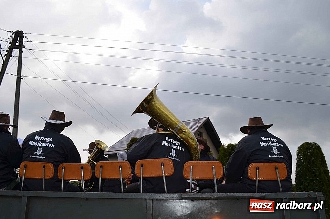 Zdjęcie w galerii na portalu naszraciborz.pl: Z okolicznych miejscowości na procesji w Zawadzie Ks. wiadomości z regionu