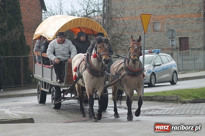 Zdjęcie w galerii na portalu naszraciborz.pl: Z okolicznych miejscowości na procesji w Zawadzie Ks. wiadomości z regionu