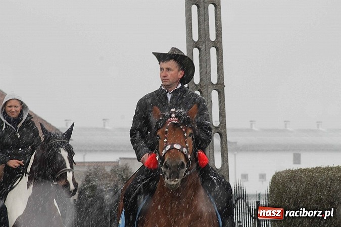 Zdjęcie w galerii na portalu naszraciborz.pl: Z okolicznych miejscowości na procesji w Zawadzie Ks. wiadomości z regionu