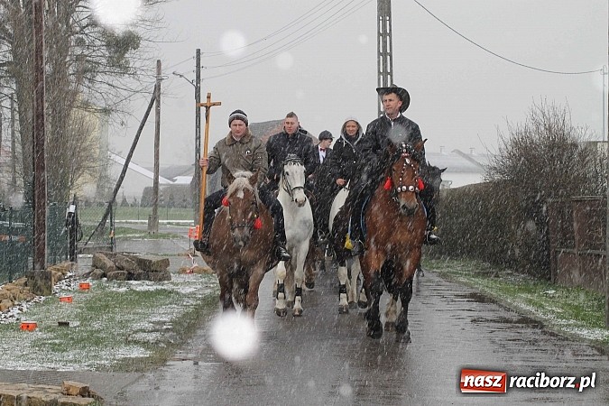 Zdjęcie w galerii na portalu naszraciborz.pl: Z okolicznych miejscowości na procesji w Zawadzie Ks. wiadomości z regionu