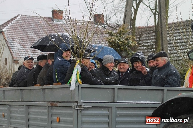 Zdjęcie w galerii na portalu naszraciborz.pl: Z okolicznych miejscowości na procesji w Zawadzie Ks. wiadomości z regionu
