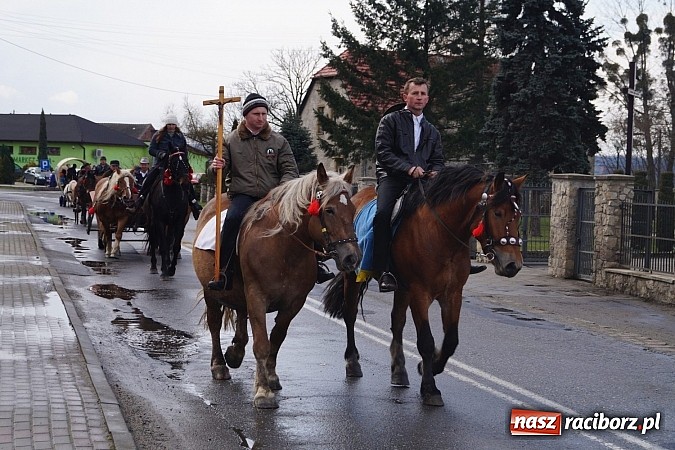 Zdjęcie w galerii na portalu naszraciborz.pl: Z okolicznych miejscowości na procesji w Zawadzie Ks. wiadomości z regionu