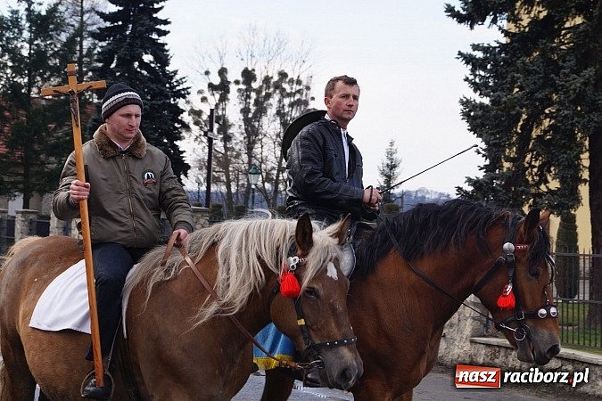 Zdjęcie w galerii na portalu naszraciborz.pl: Z okolicznych miejscowości na procesji w Zawadzie Ks. wiadomości z regionu