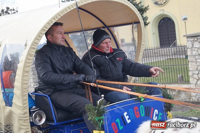 Zdjęcie w galerii na portalu naszraciborz.pl: Z okolicznych miejscowości na procesji w Zawadzie Ks. wiadomości z regionu
