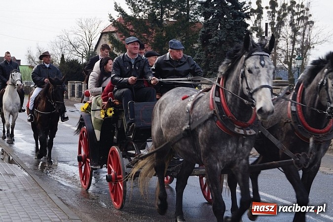 Zdjęcie w galerii na portalu naszraciborz.pl: Z okolicznych miejscowości na procesji w Zawadzie Ks. wiadomości z regionu