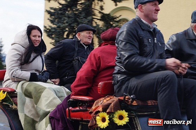 Zdjęcie w galerii na portalu naszraciborz.pl: Z okolicznych miejscowości na procesji w Zawadzie Ks. wiadomości z regionu