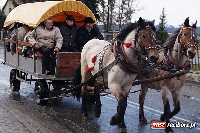 Zdjęcie w galerii na portalu naszraciborz.pl: Z okolicznych miejscowości na procesji w Zawadzie Ks. wiadomości z regionu