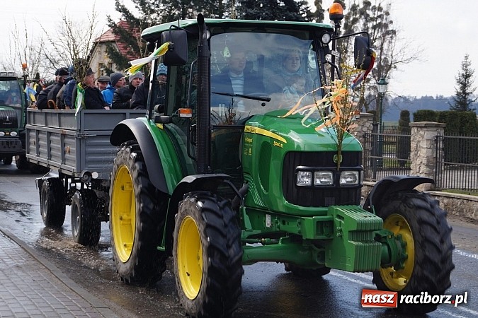 Zdjęcie w galerii na portalu naszraciborz.pl: Z okolicznych miejscowości na procesji w Zawadzie Ks. wiadomości z regionu