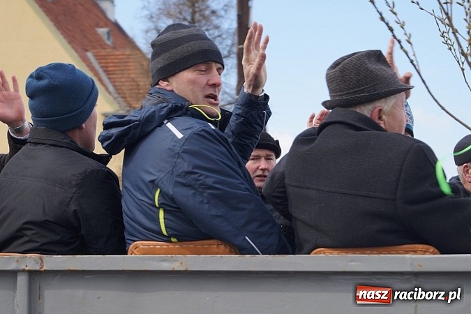 Zdjęcie w galerii na portalu naszraciborz.pl: Z okolicznych miejscowości na procesji w Zawadzie Ks. wiadomości z regionu