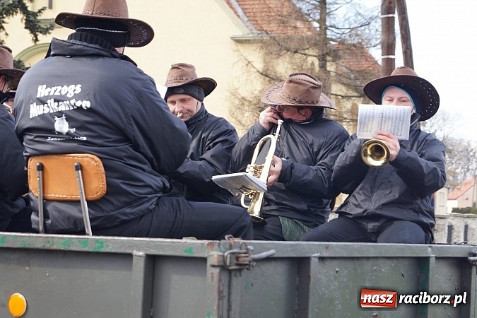 Zdjęcie w galerii na portalu naszraciborz.pl: Z okolicznych miejscowości na procesji w Zawadzie Ks. wiadomości z regionu