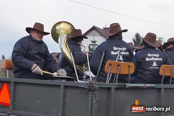 Zdjęcie w galerii na portalu naszraciborz.pl: Z okolicznych miejscowości na procesji w Zawadzie Ks. wiadomości z regionu