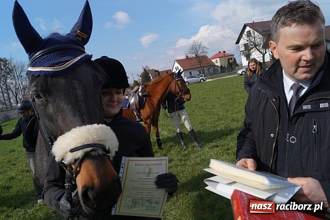 Zdjęcie w galerii na portalu naszraciborz.pl: Z okolicznych miejscowości na procesji w Zawadzie Ks. wiadomości z regionu