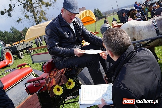 Zdjęcie w galerii na portalu naszraciborz.pl: Z okolicznych miejscowości na procesji w Zawadzie Ks. wiadomości z regionu