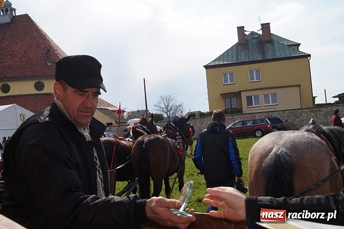 Zdjęcie w galerii na portalu naszraciborz.pl: Z okolicznych miejscowości na procesji w Zawadzie Ks. wiadomości z regionu