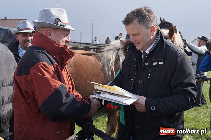 Zdjęcie w galerii na portalu naszraciborz.pl: Z okolicznych miejscowości na procesji w Zawadzie Ks. wiadomości z regionu